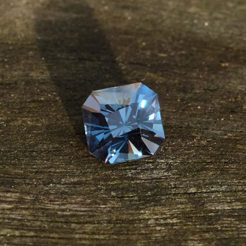 Blue Spinel- Trottola